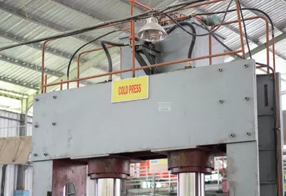 प्लाईवुड के लिए कोल्ड प्रेस